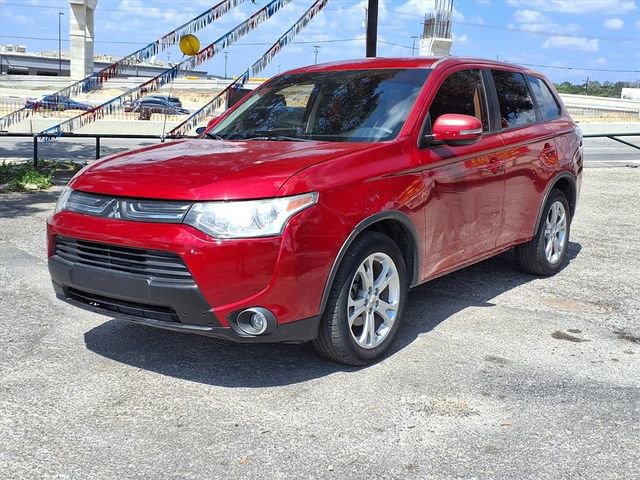 Used 2015 Mitsubishi Outlander SE image 3