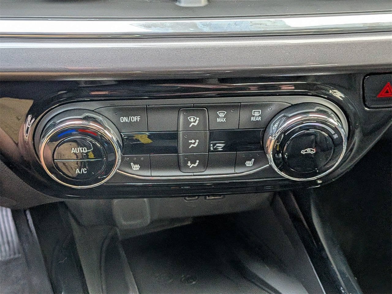 New 2026 Chevrolet Trax ACTIV w/ Sunroof Package FWD image 20
