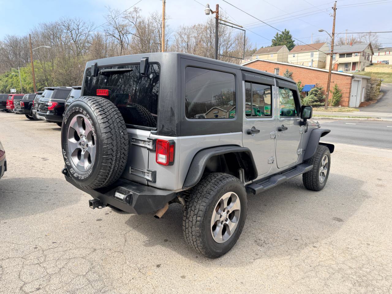 Used 2018 Jeep Wrangler Unlimited Sahara w/ Connectivity Group image 5