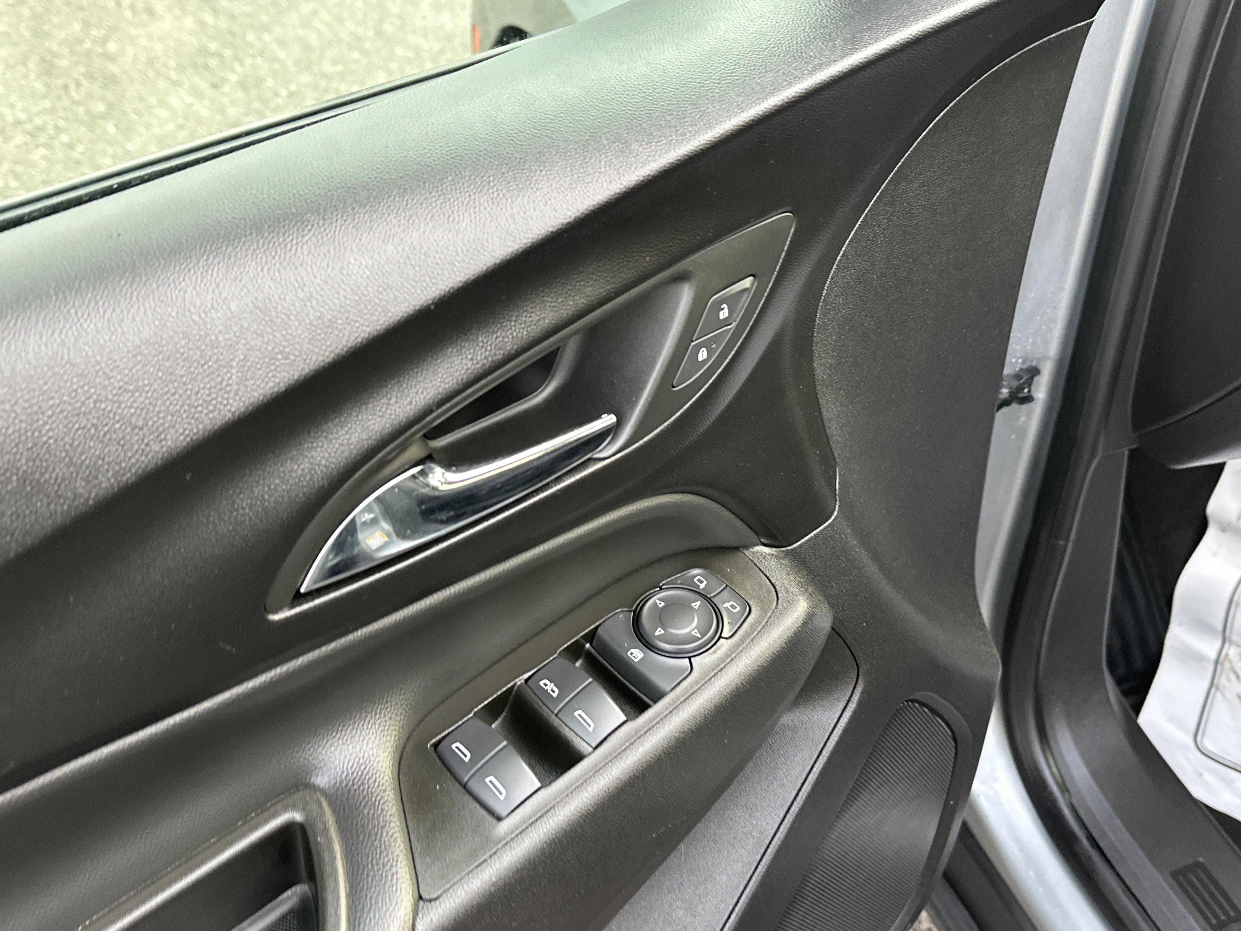 Used 2024 Chevrolet Equinox LT image 15