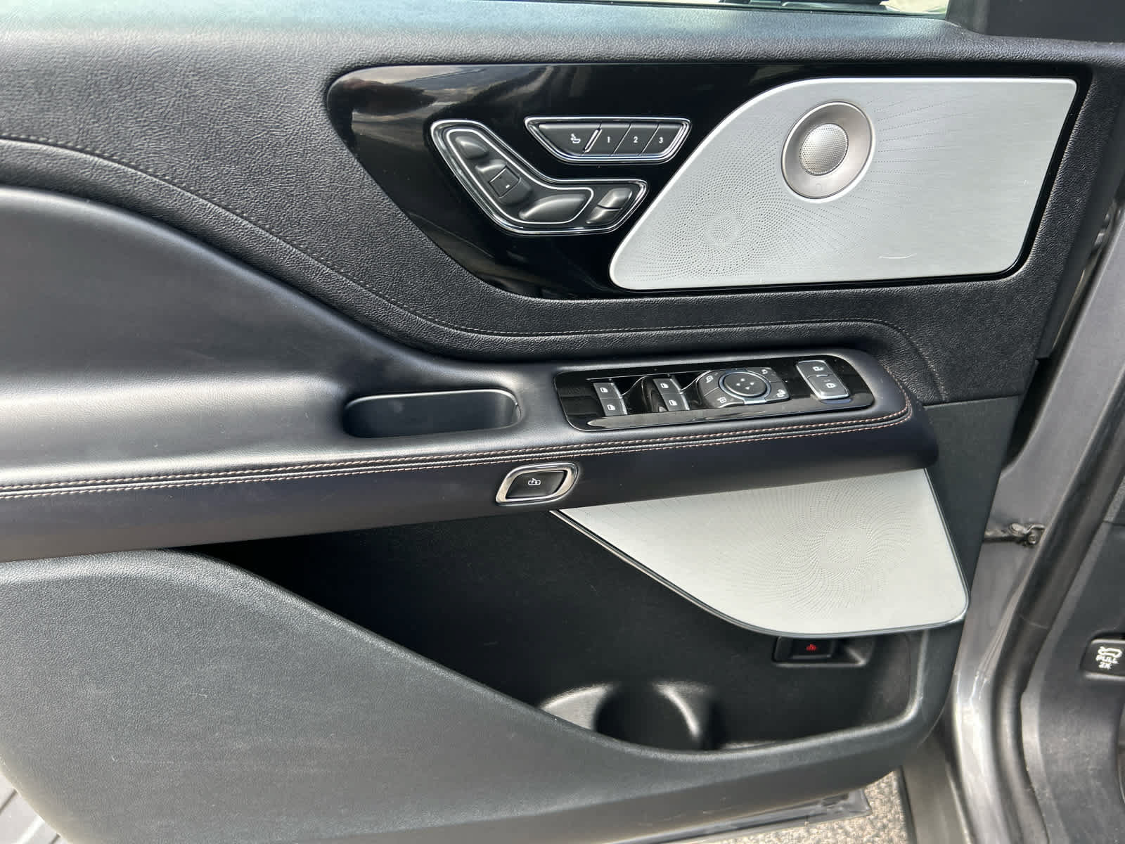 Used 2022 Lincoln Aviator Grand Touring w/ Equipment Group 301A AWD/4WD image 12