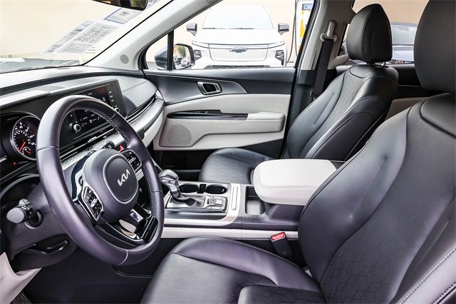 Used 2024 Kia Carnival LX image 20
