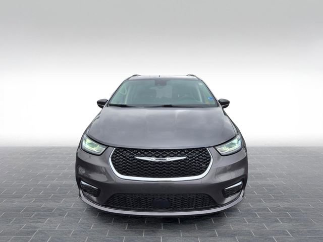 Used 2022 Chrysler Pacifica Touring-L FWD image 2