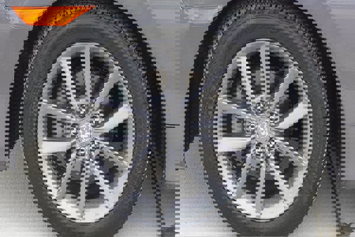 Used 2019 Honda Civic EX-L image 4