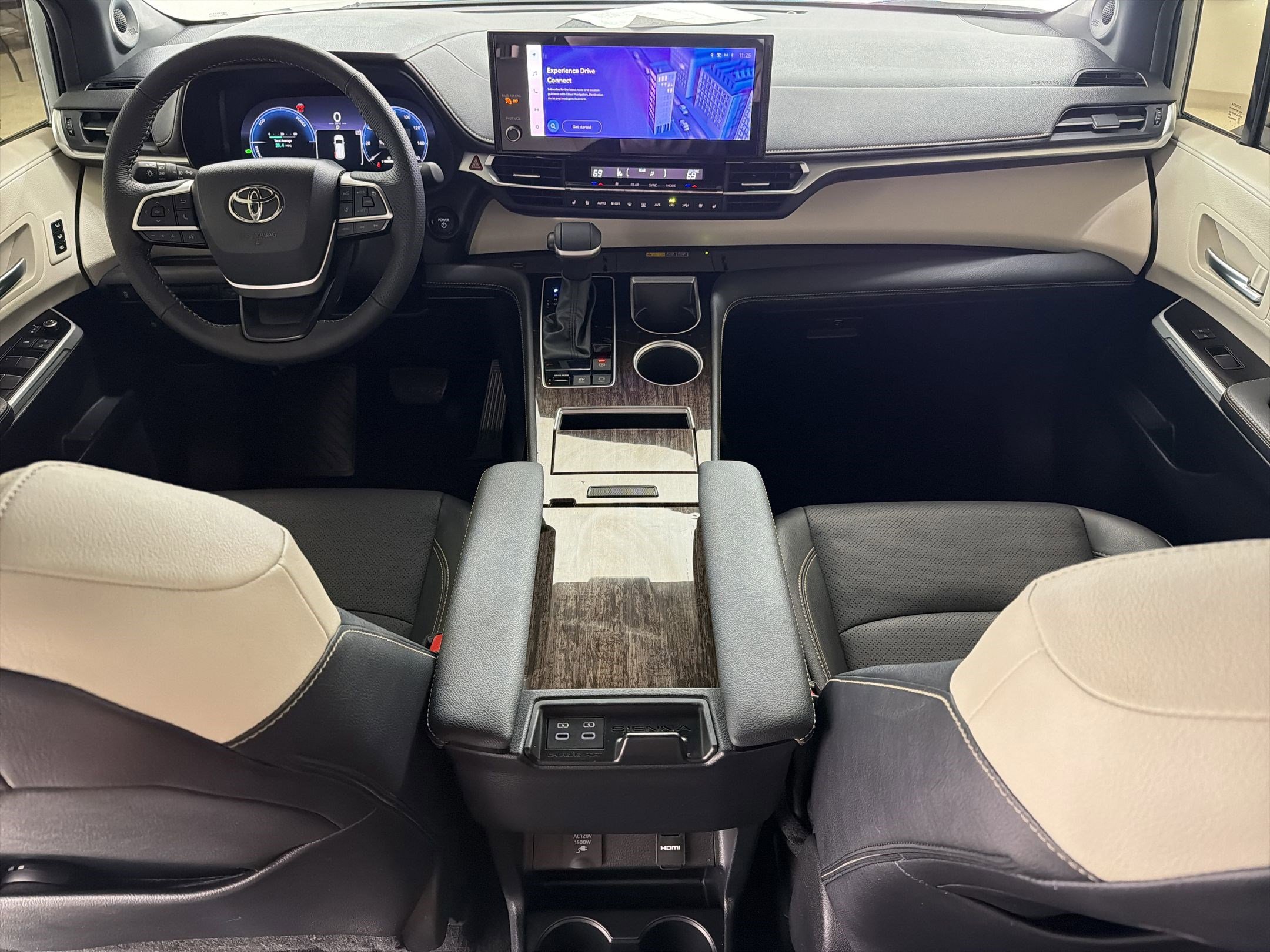 Used 2025 Toyota Sienna Limited image 16