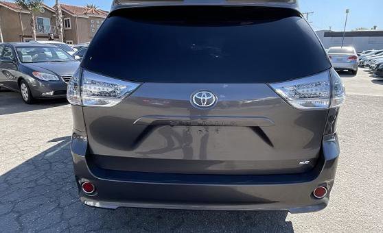 Used 2015 Toyota Sienna SE image 6