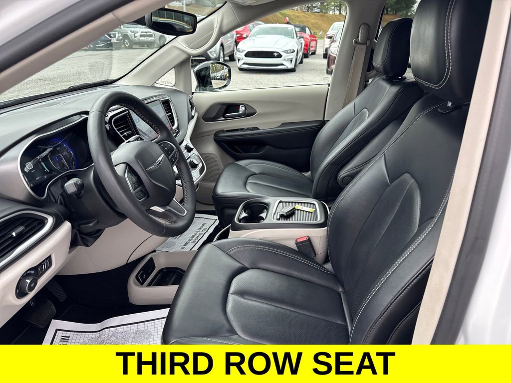 Used 2024 Chrysler Pacifica Touring-L FWD image 10