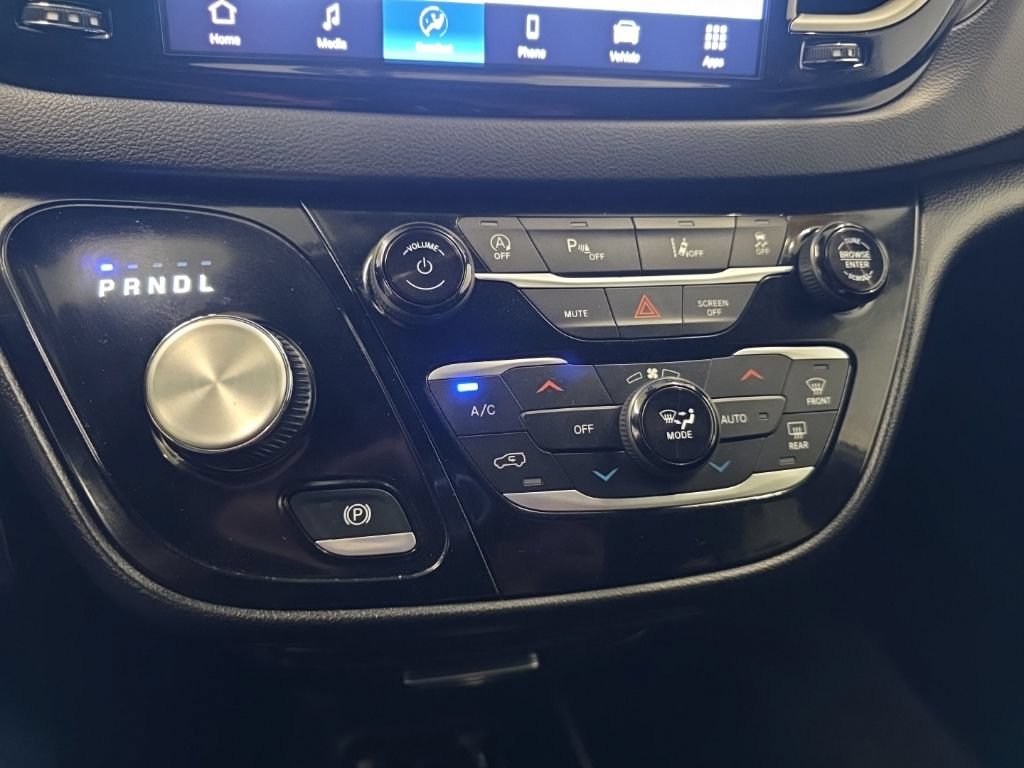 Used 2025 Chrysler Pacifica Select FWD image 19
