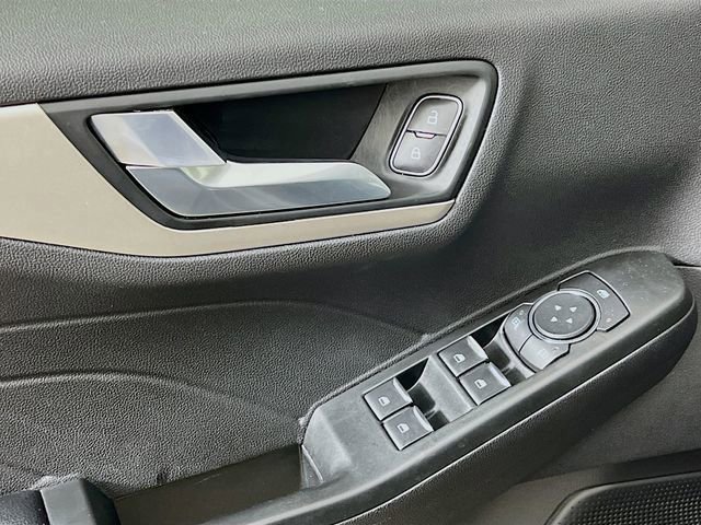 Used 2022 Ford Escape SEL image 9