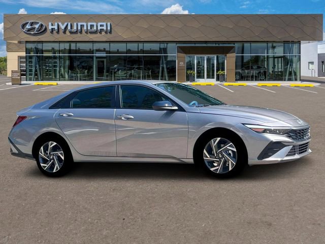 New 2025 Hyundai Elantra Sport image 11
