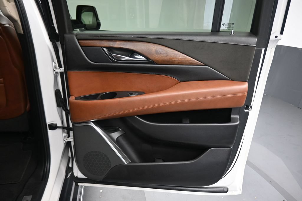 Used 2019 Cadillac Escalade ESV Luxury AWD/4WD image 42