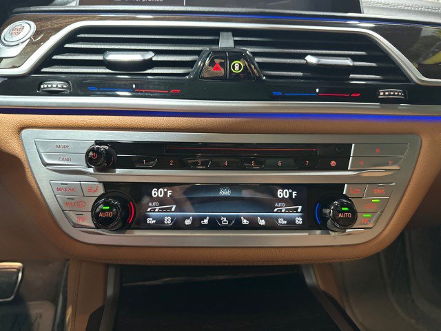 Used 2020 BMW 745e xDrive AWD/4WD image 66