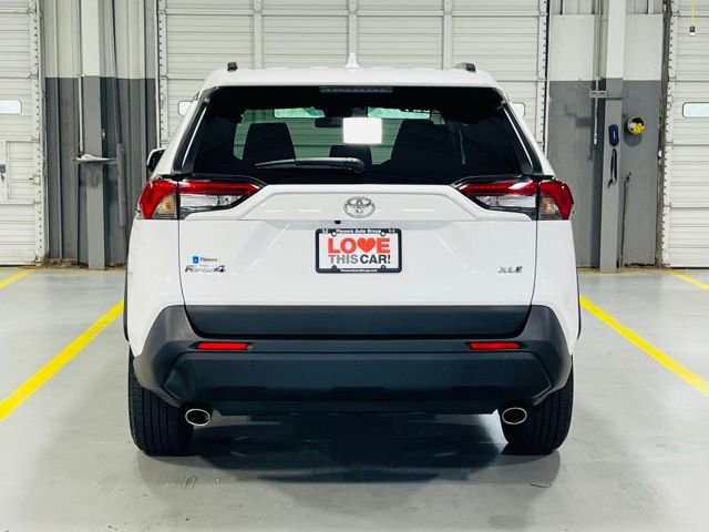 Used 2021 Toyota RAV4 XLE w/ Convenience Package FWD image 15