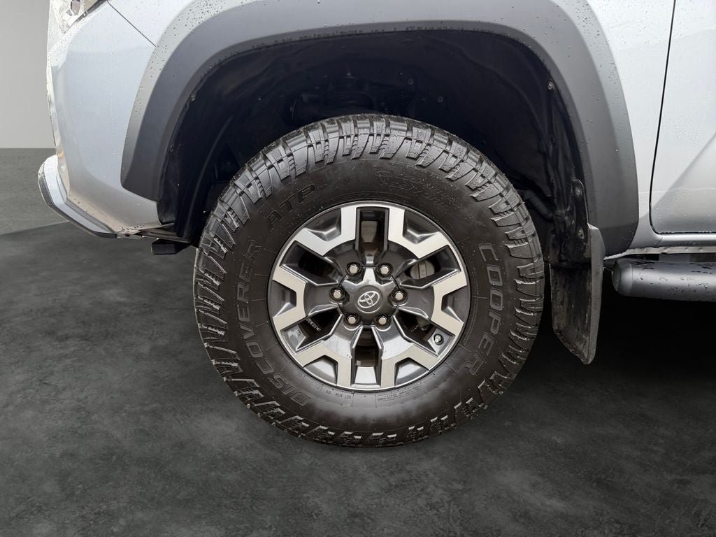 Used 2019 Toyota Tacoma TRD Off-Road AWD/4WD image 4