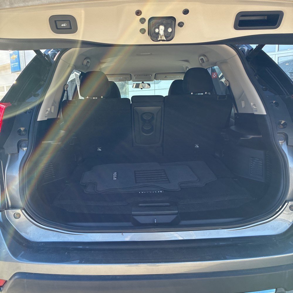 Used 2017 Nissan Rogue SV w/ SV Premium Package image 22