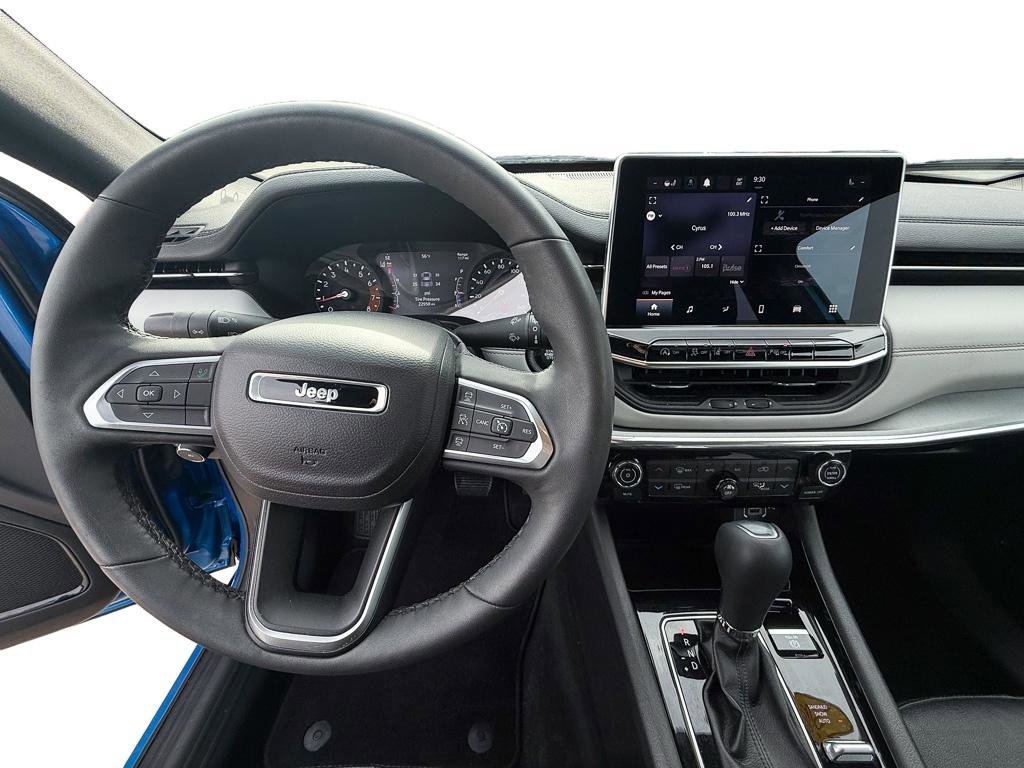 Used 2023 Jeep Compass Limited image 13