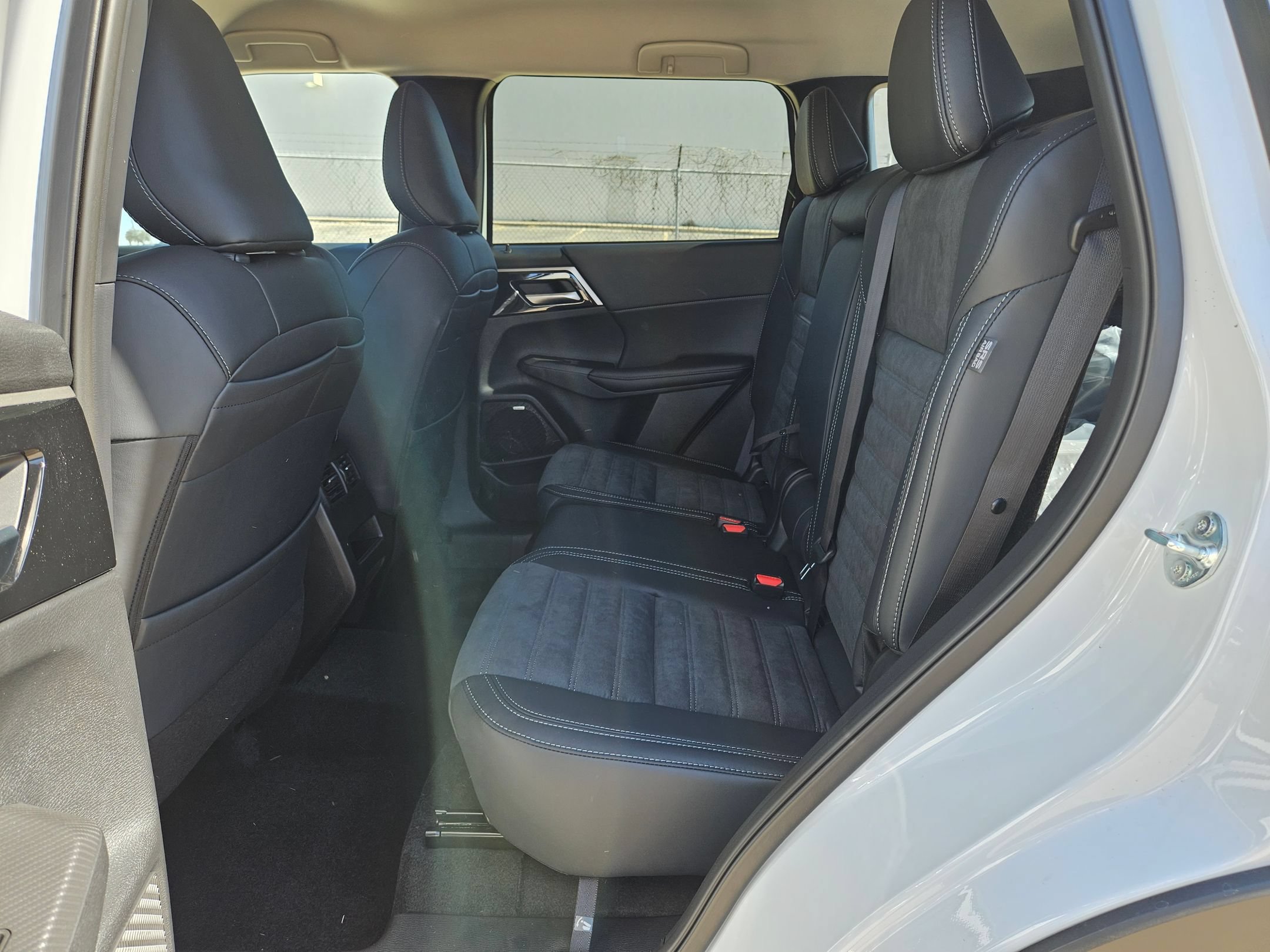 New 2026 Mitsubishi Outlander SE AWD/4WD image 13