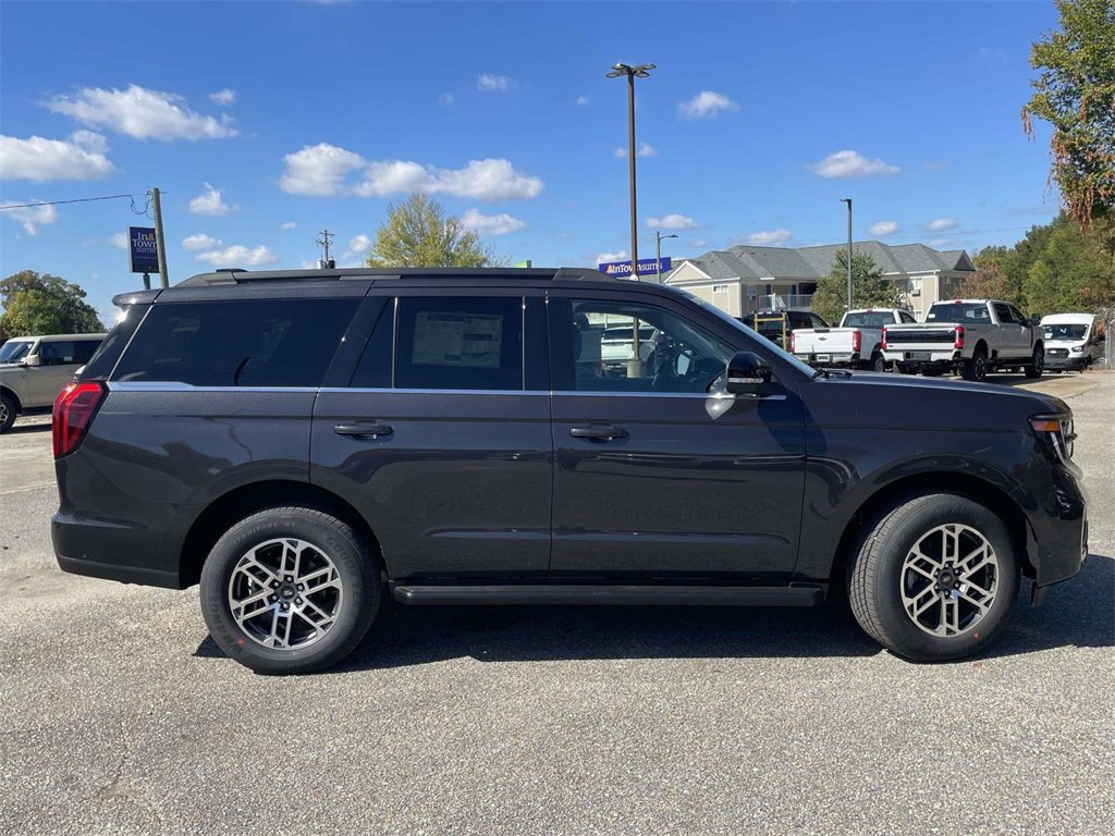 New 2025 Ford Expedition Active image 2