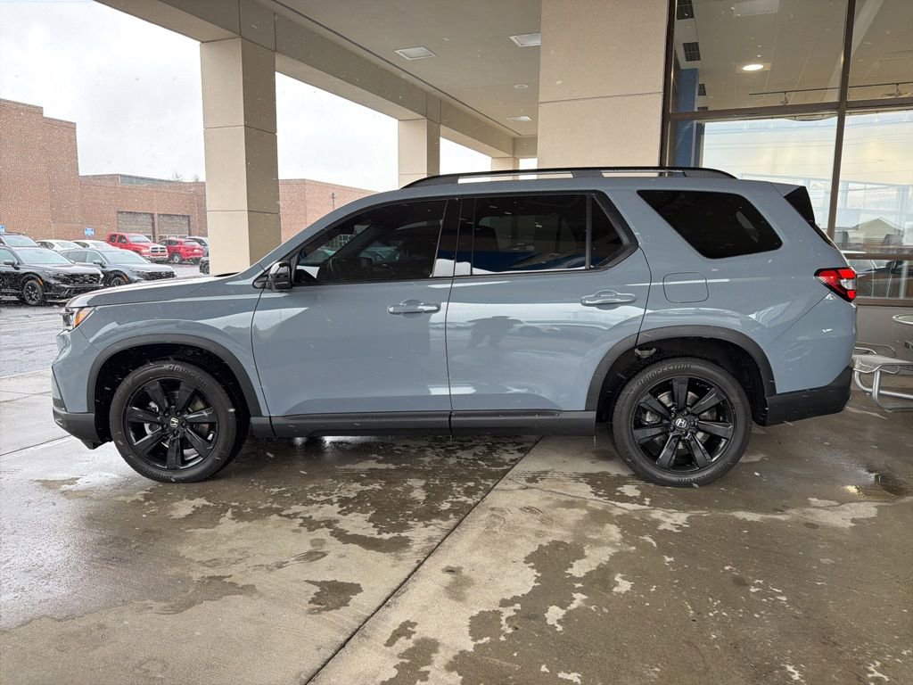 Certified 2025 Honda Pilot Black Edition image 2