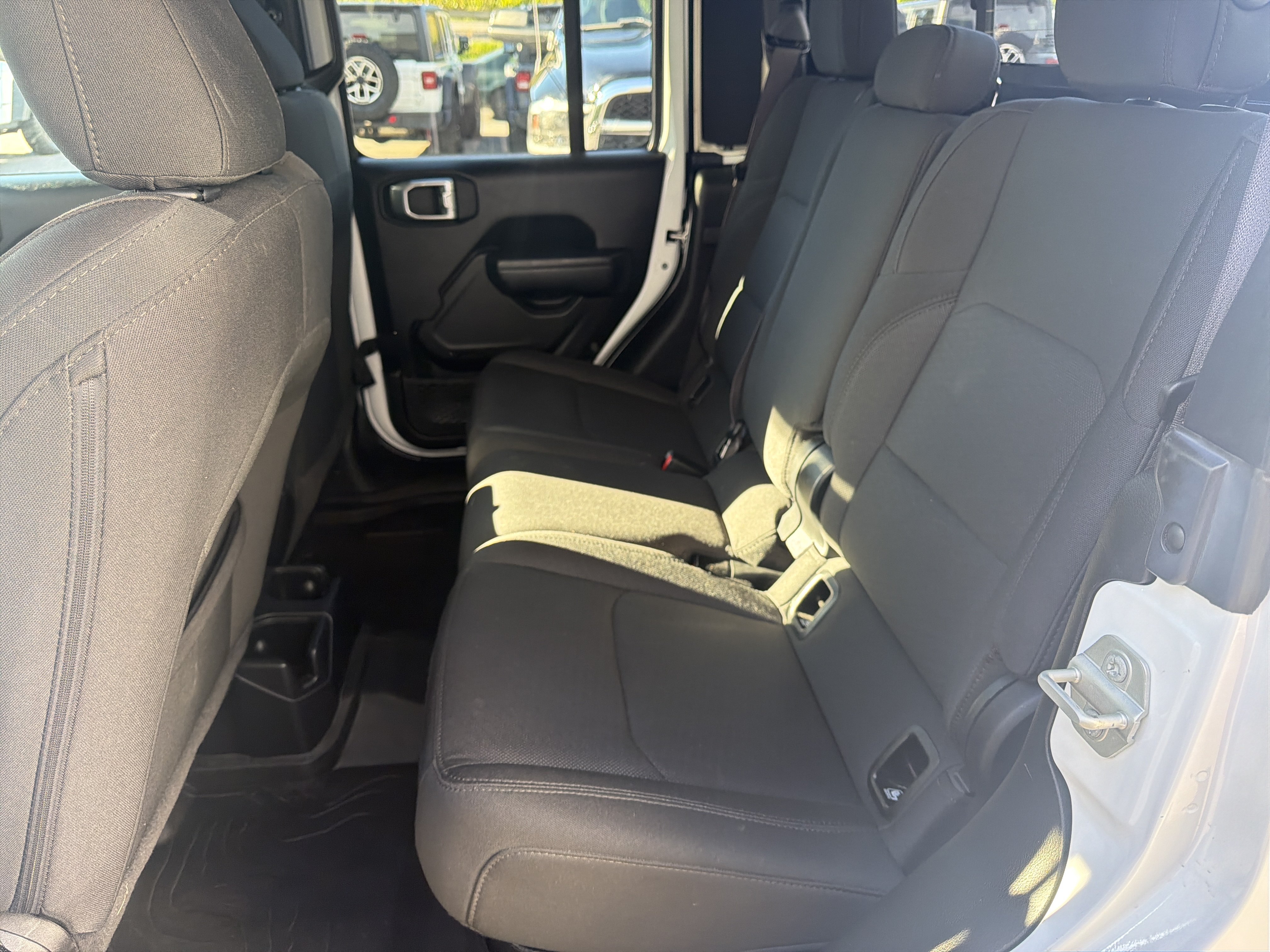 Used 2023 Jeep Gladiator Sport AWD/4WD image 13