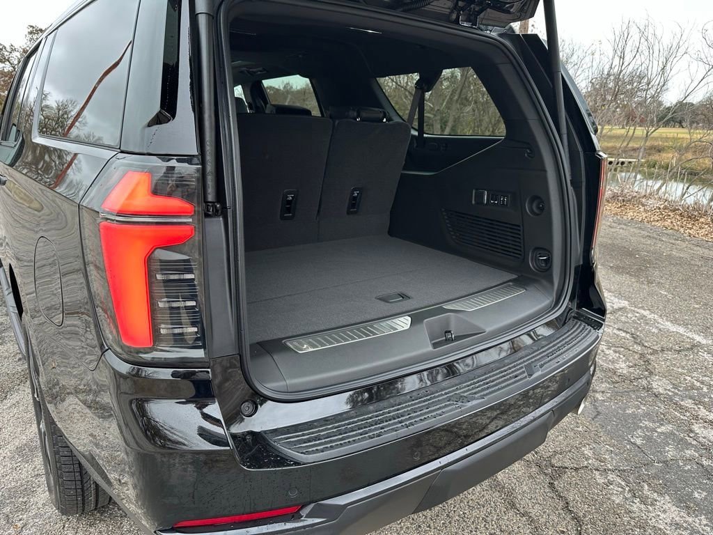 New 2026 Chevrolet Suburban RST w/ RST Capability Package AWD/4WD image 13