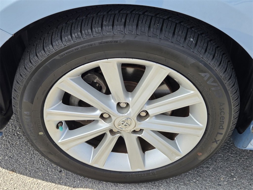 Used 2014 Toyota Camry XLE w/ Leather Package image 15