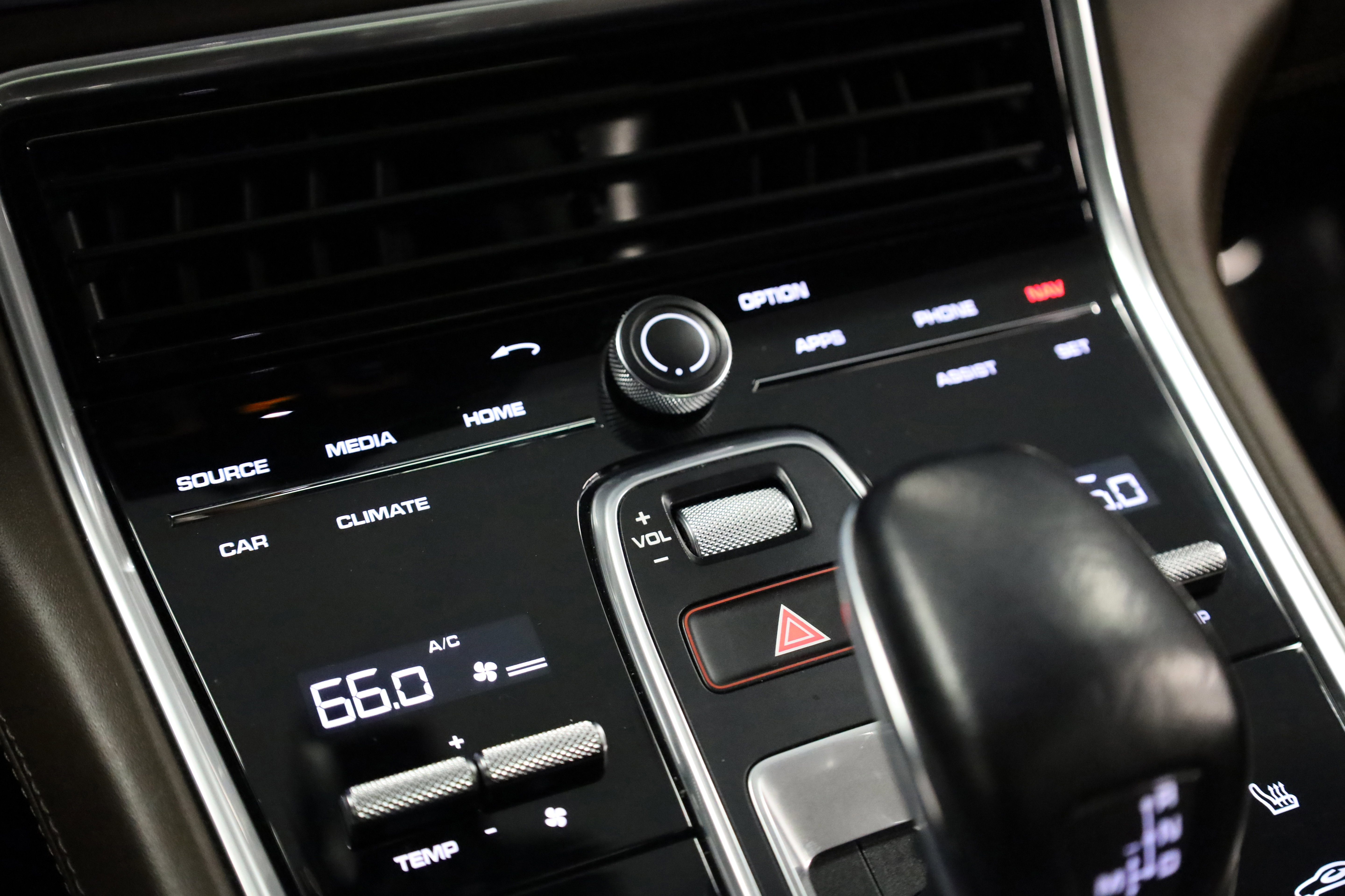 Used 2018 Porsche Panamera 4S image 32