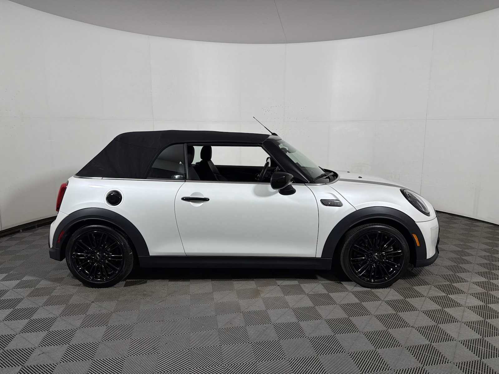 Used 2024 MINI Cooper S FWD image 7