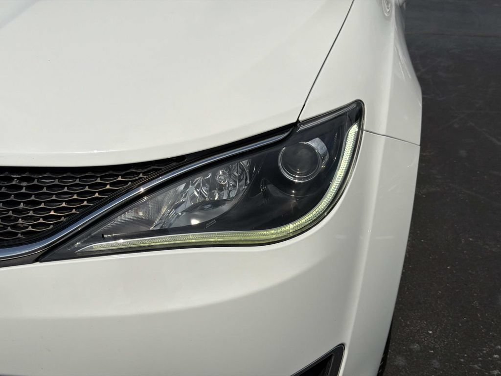 Used 2020 Chrysler Pacifica Limited FWD image 10