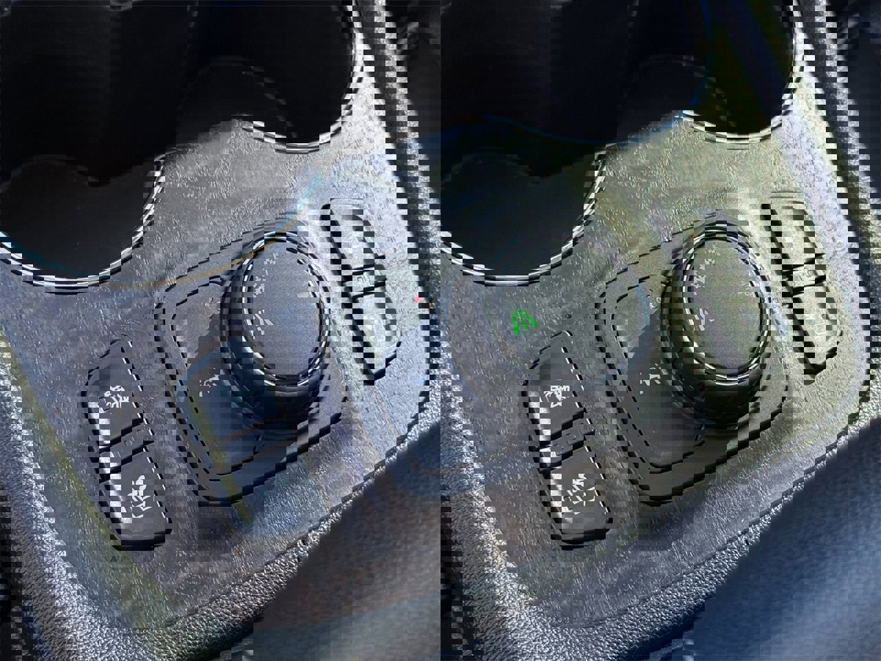 Used 2022 GMC Acadia Denali w/ Denali Technology Package image 20