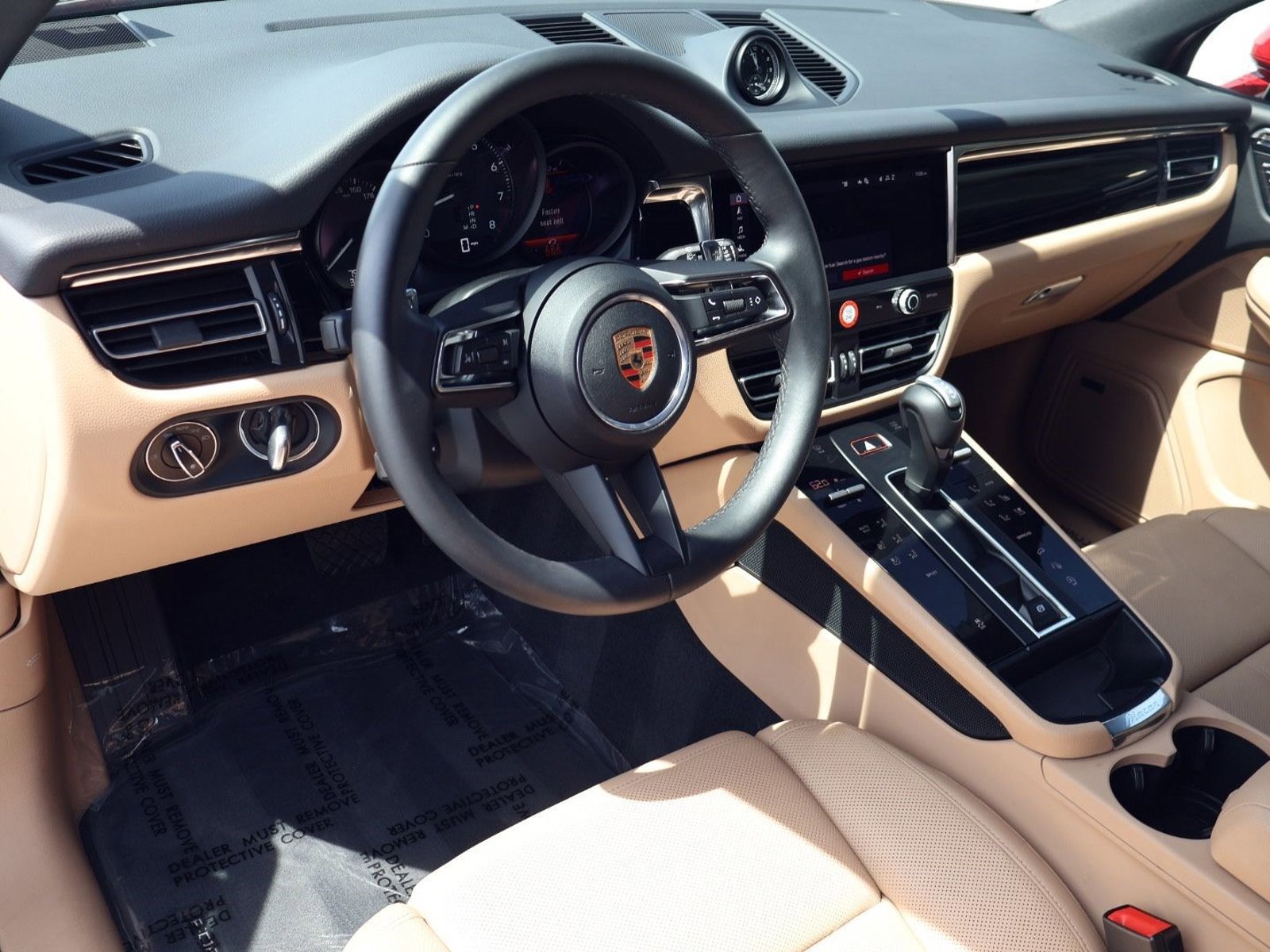 Certified 2025 Porsche Macan image 4