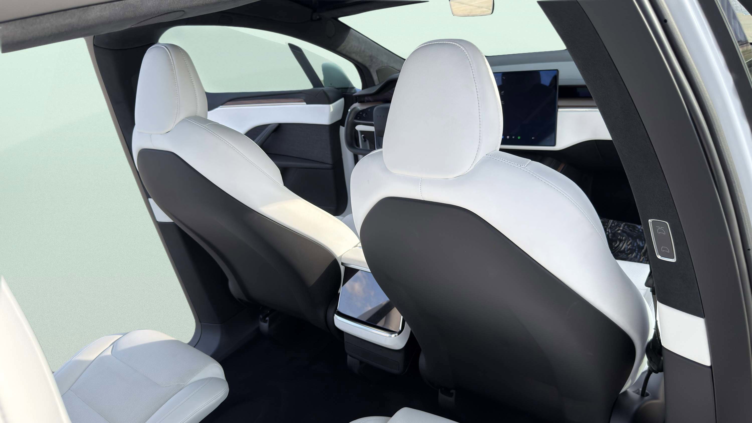 Used 2023 Tesla Model X image 39