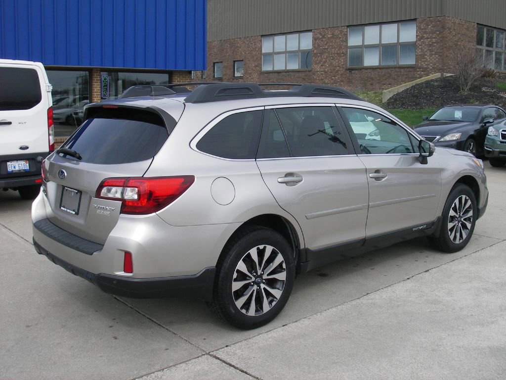 Used 2017 Subaru Outback 2.5i Limited AWD/4WD image 5