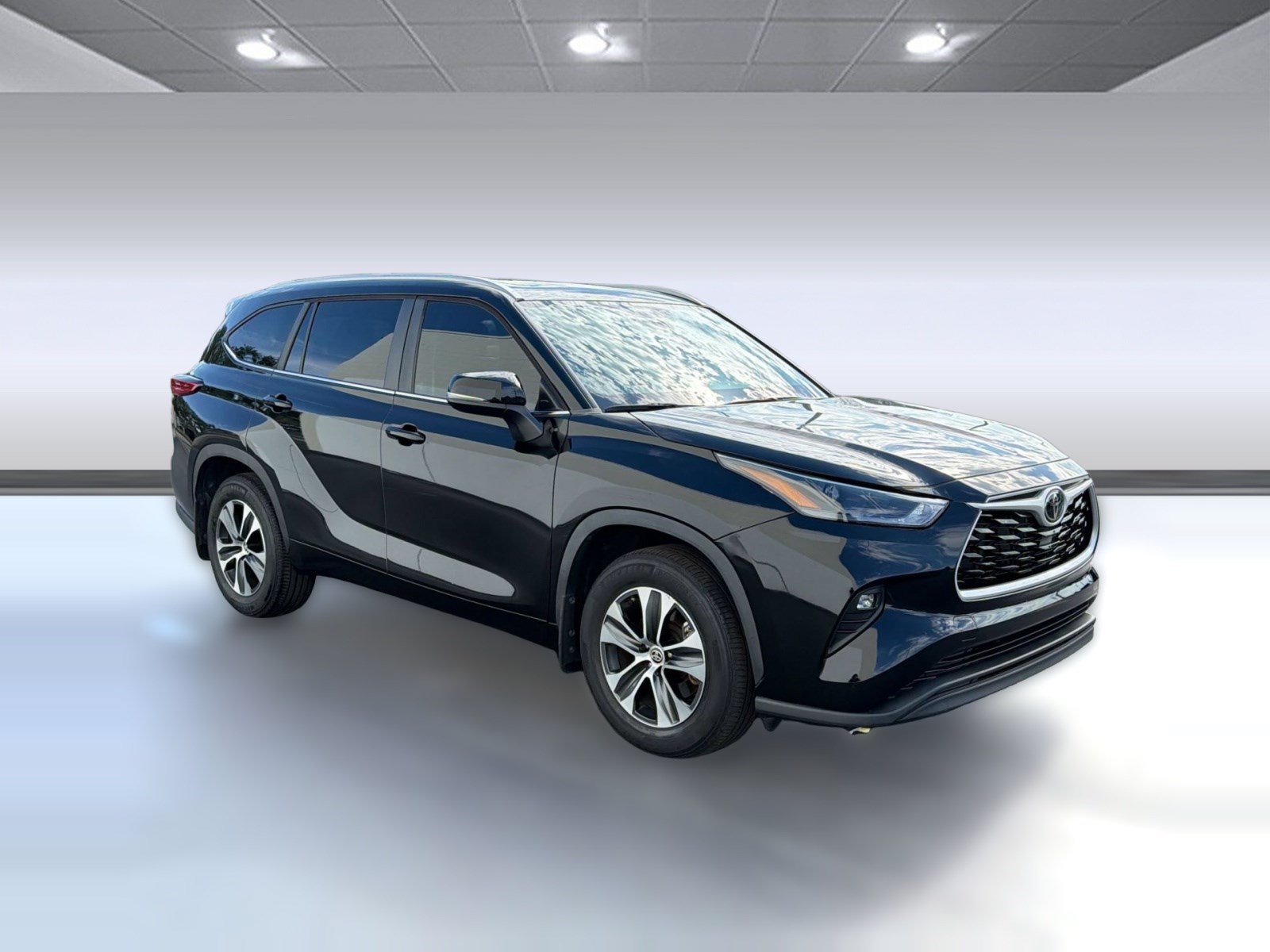 Used 2023 Toyota Highlander XLE FWD image 6