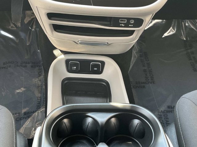 Used 2020 Chrysler Pacifica Touring w/ Advanced Safetytec Group FWD image 16
