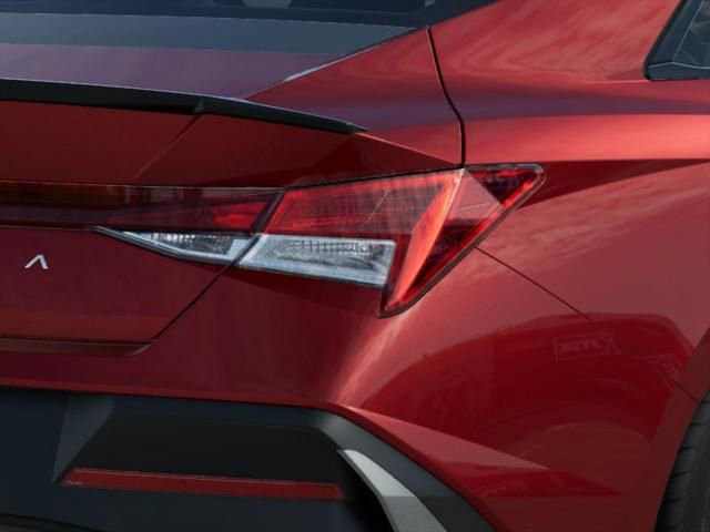 Used 2025 Hyundai Elantra Sport image 12