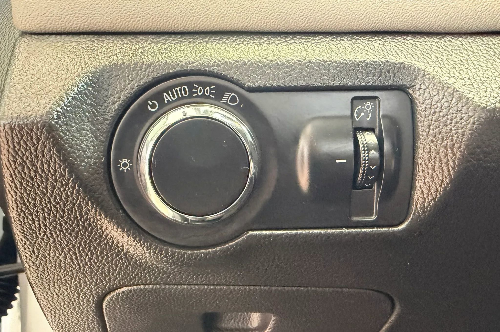 Used 2014 Chevrolet Cruze LS image 18