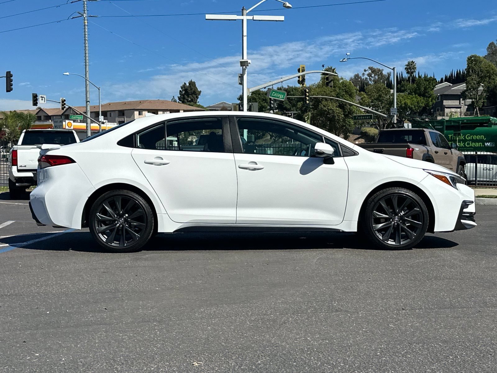 Used 2025 Toyota Corolla SE w/ SE Premium Package FWD image 6