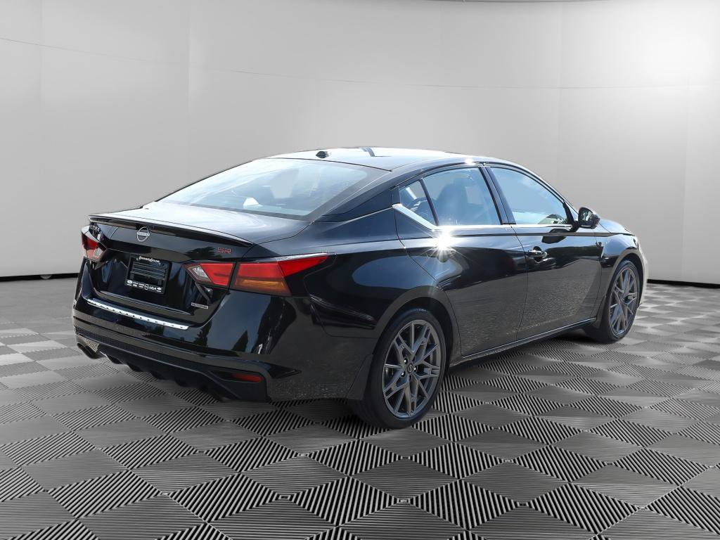 Used 2023 Nissan Altima 2.0 SR FWD image 6
