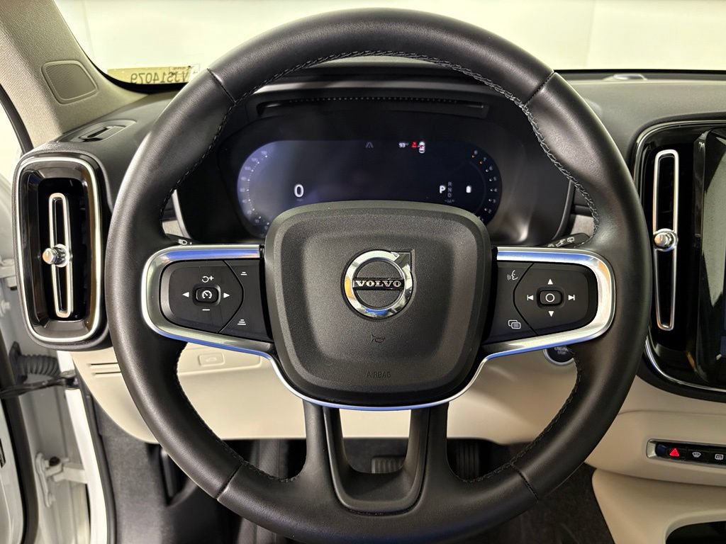 Used 2026 Volvo XC40 B5 Plus AWD/4WD image 19