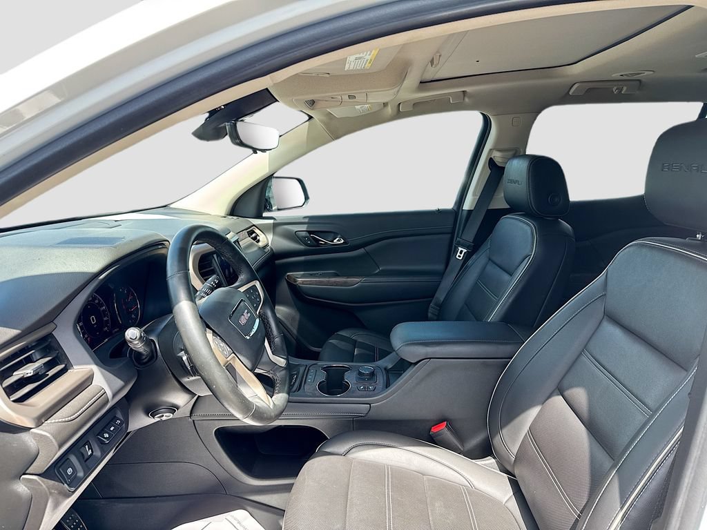 Used 2023 GMC Acadia Denali w/ Denali Technology Package FWD image 11