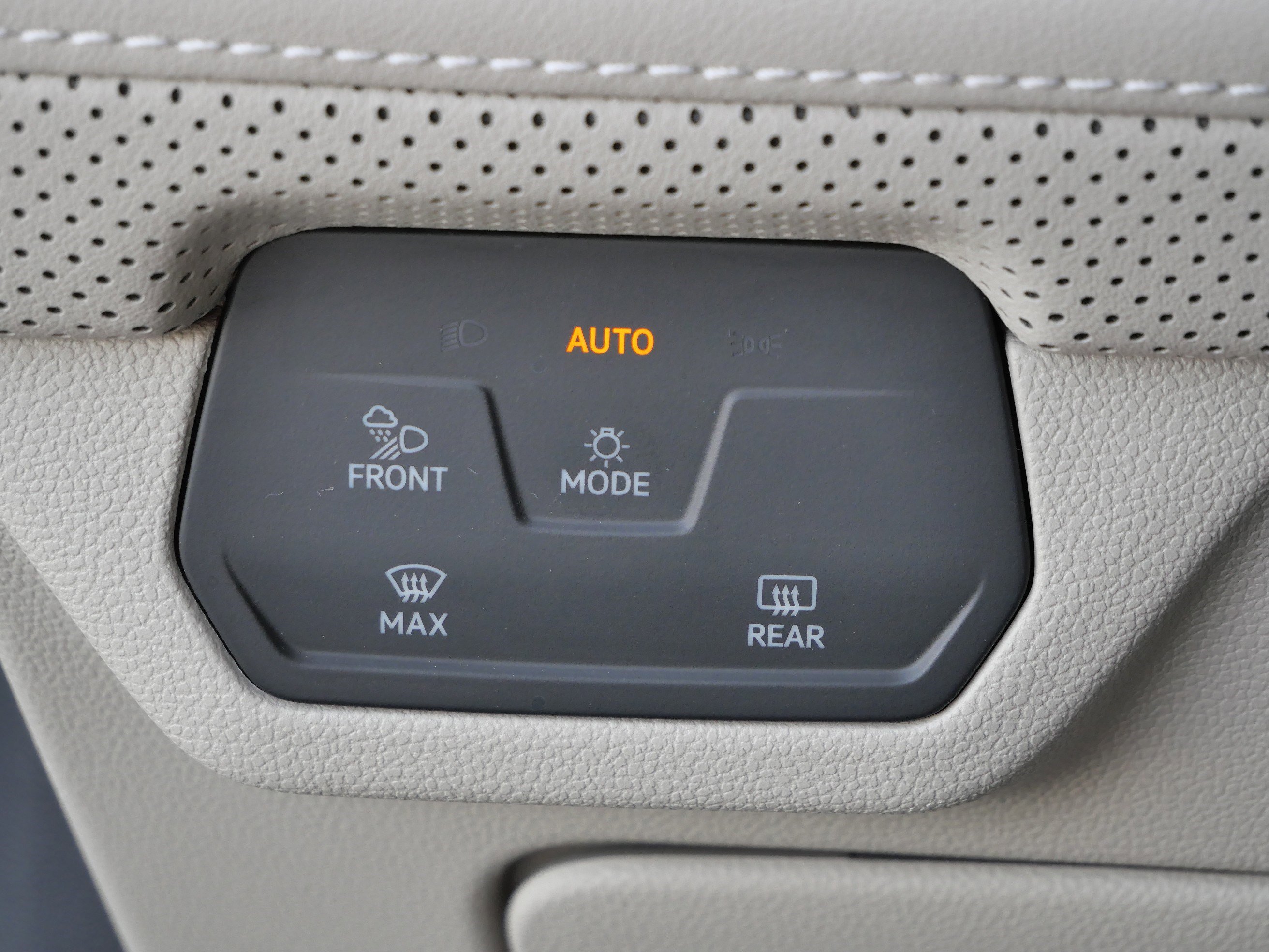 Certified 2024 Volkswagen Atlas SEL Premium R-Line image 21