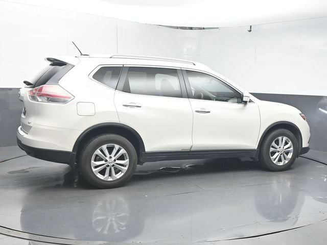 Used 2015 Nissan Rogue SV w/ SV Premium Package FWD image 2