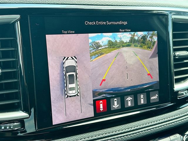 Used 2025 Chrysler Pacifica Select w/ Uconnect Theater Family Group FWD image 14
