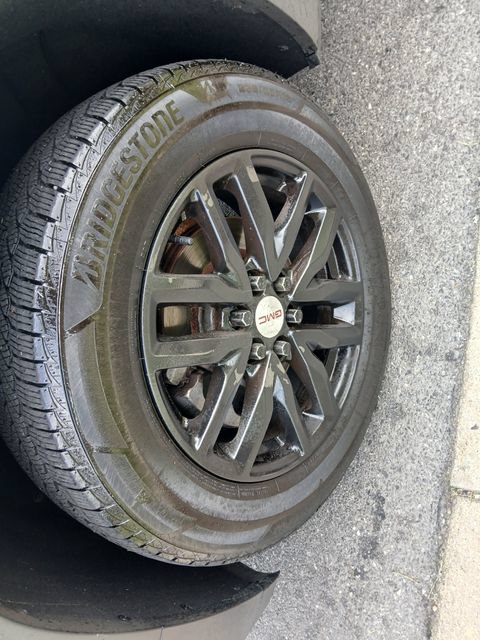 Used 2017 GMC Acadia SLT AWD/4WD image 4