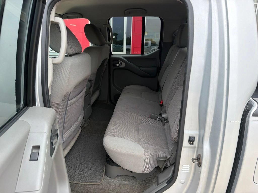 Used 2010 Nissan Frontier SE AWD/4WD image 16