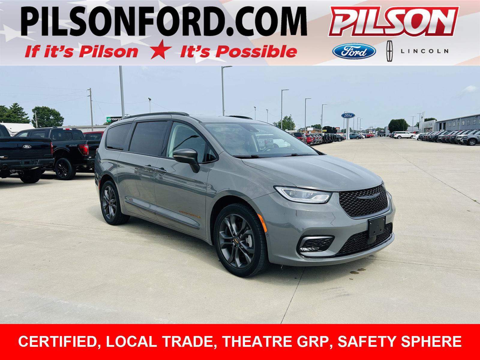 Used 2023 Chrysler Pacifica Touring-L w/ Uconnect Theater Family Group