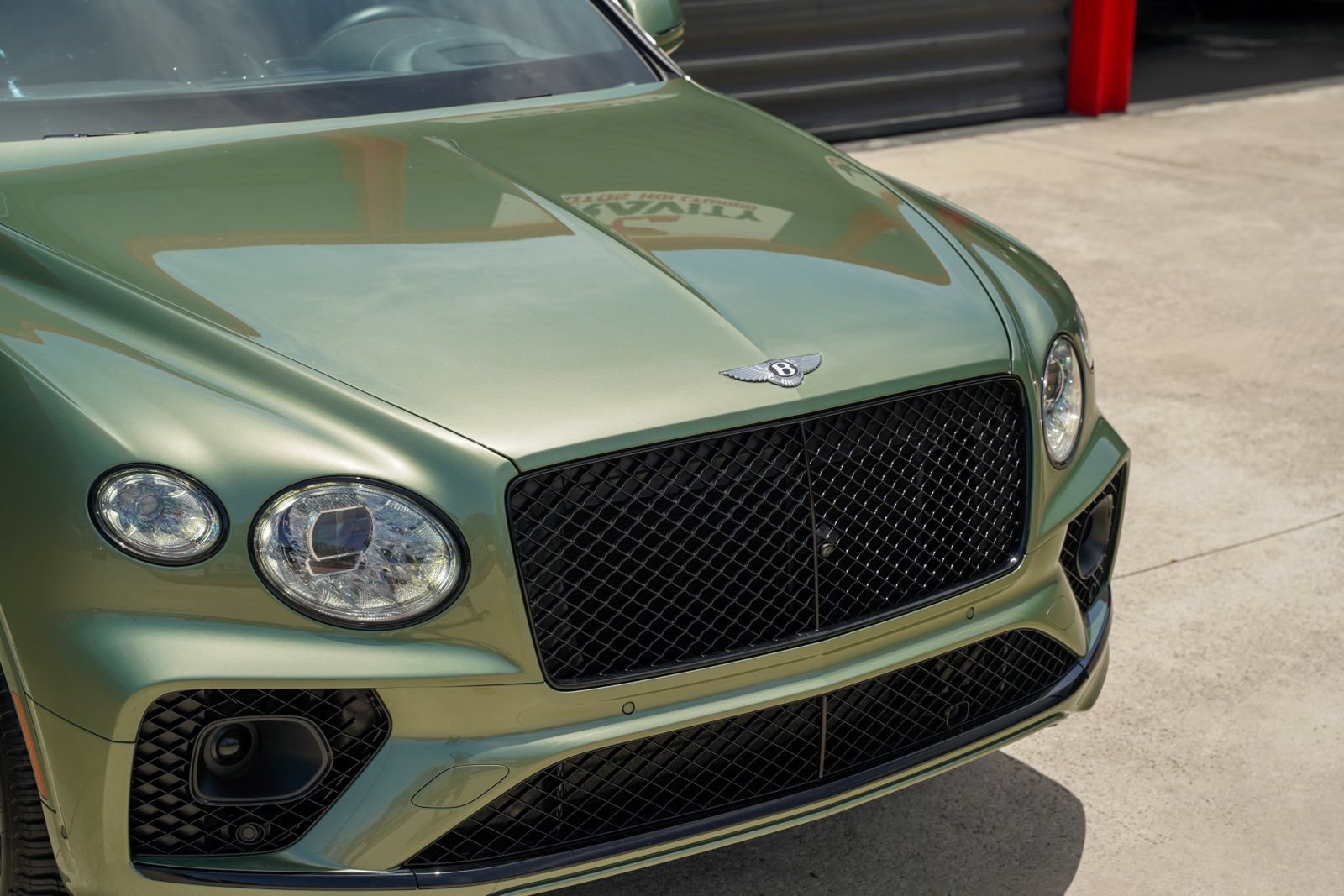 Used 2022 Bentley Bentayga AWD/4WD image 4