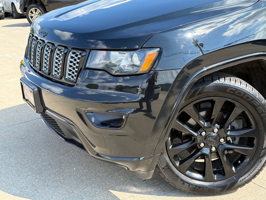Used 2019 Jeep Grand Cherokee Altitude AWD/4WD image 22