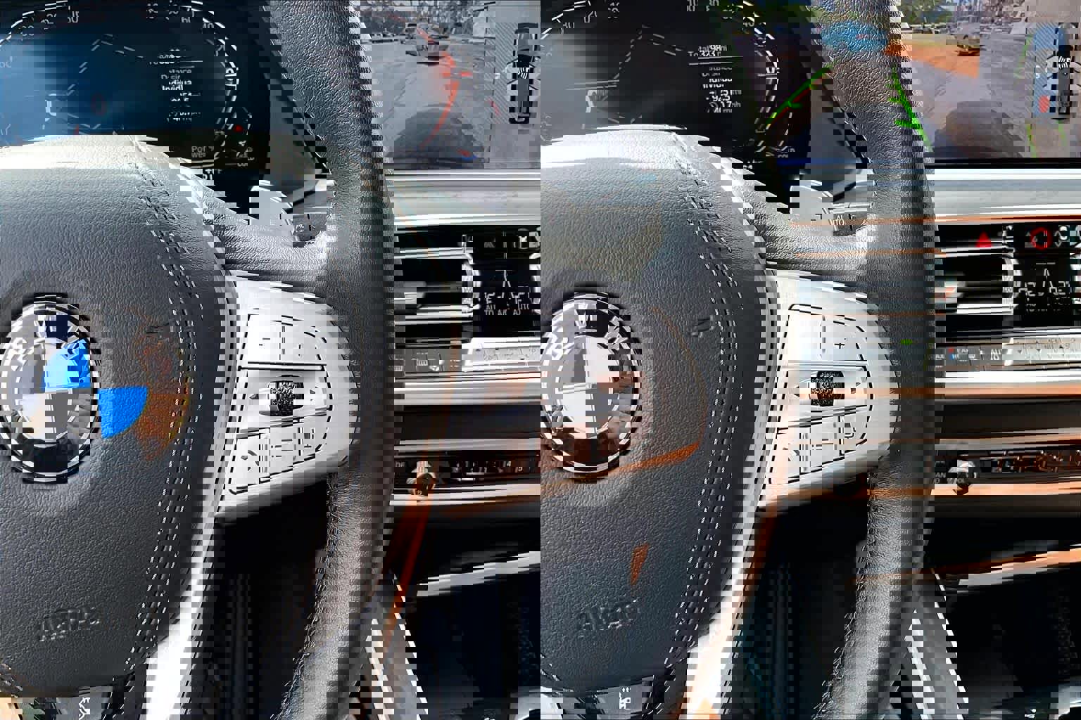 Used 2022 BMW X7 xDrive40i w/ Premium Package image 25